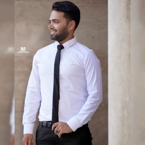 یونس حسن آبادی بی کس
